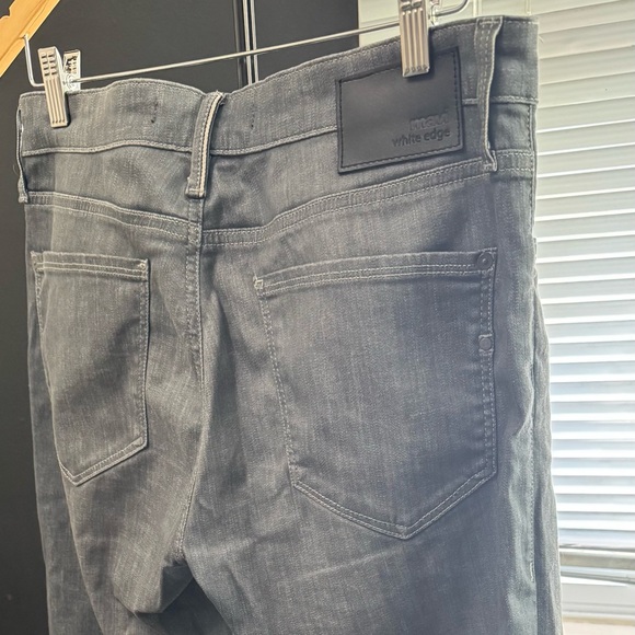 Mavi Jake Slim Leg Jeans
Light Smoke
Size 34 / 31 - Picture 2 of 6